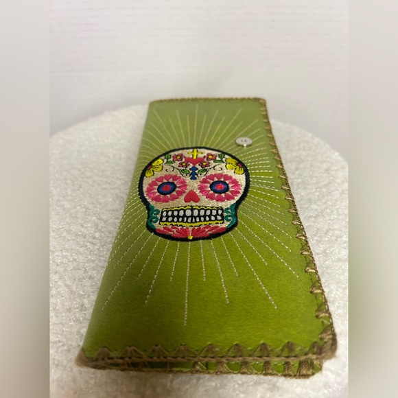 Embroidered Green Skull Wallet - Picture 1 of 4